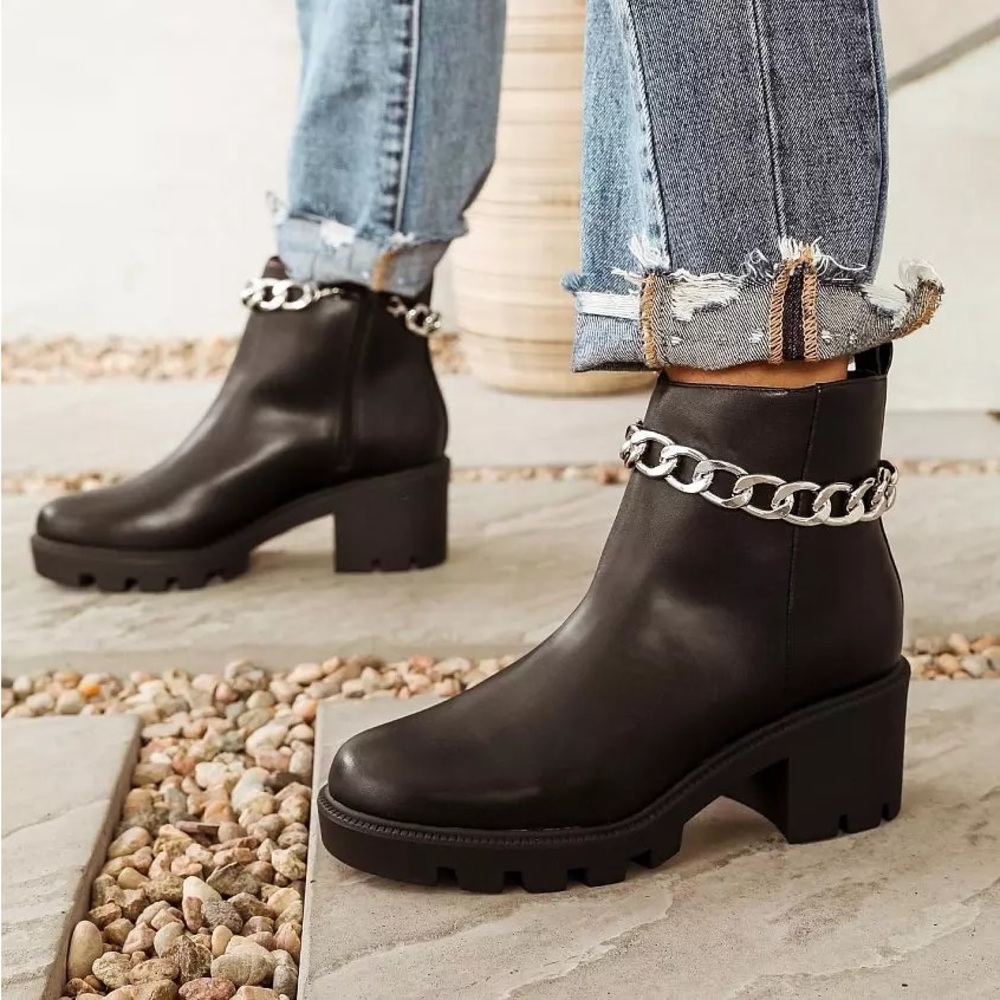 Dolce Vita Nelinda Chelsea Ankle Boot - Picture 1 of 10
